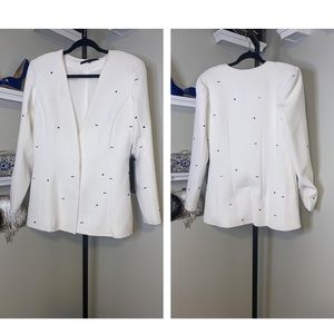 Behno Earna White Blazer